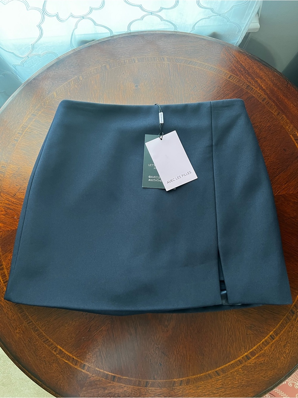 NWT Avec Les Filles Navy Blue Skort / Mini Skirt with Shorts , Size 4